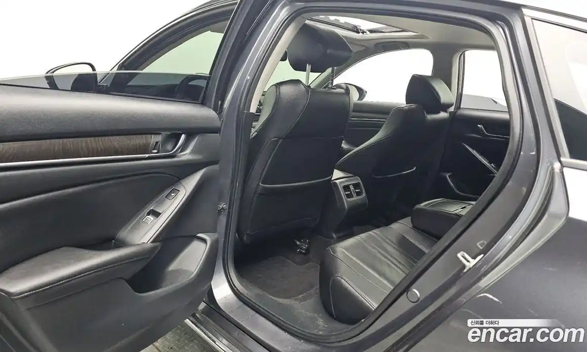 Honda Accord 2019 2.0 автомат (гидро), фото 17