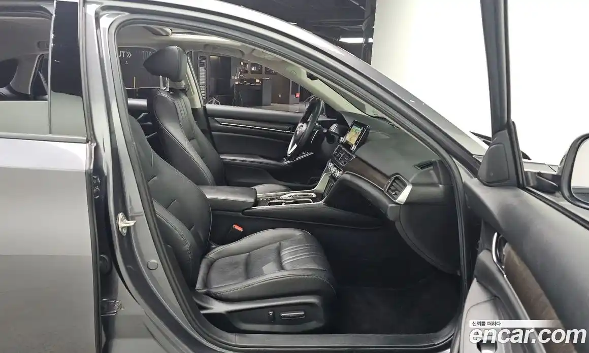 Honda Accord 2019 2.0 автомат (гидро), фото 18