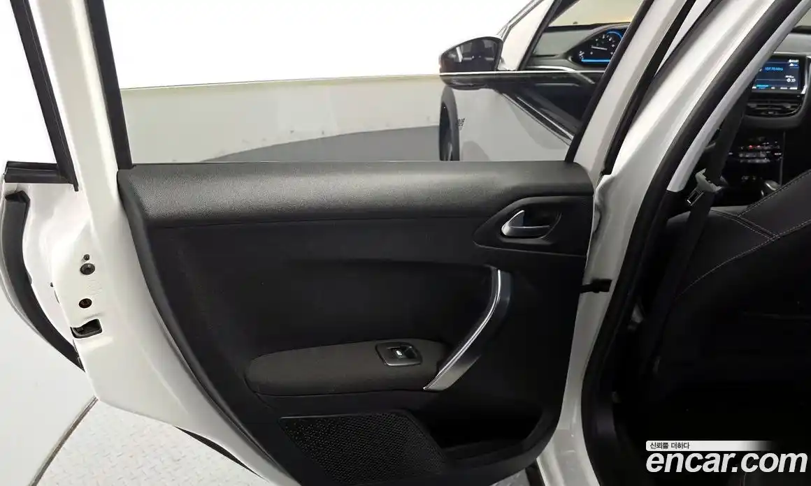 Peugeot 2008 2019 1.5 автомат (гидро), фото 15