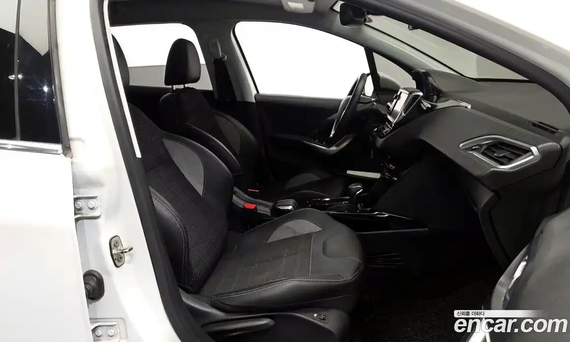 Peugeot 2008 2019 1.5 автомат (гидро), фото 16