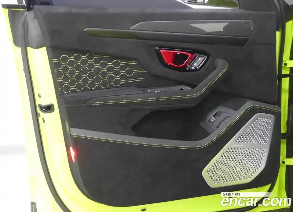 Lamborghini Urus 2024 4.0 гидро, фото 13