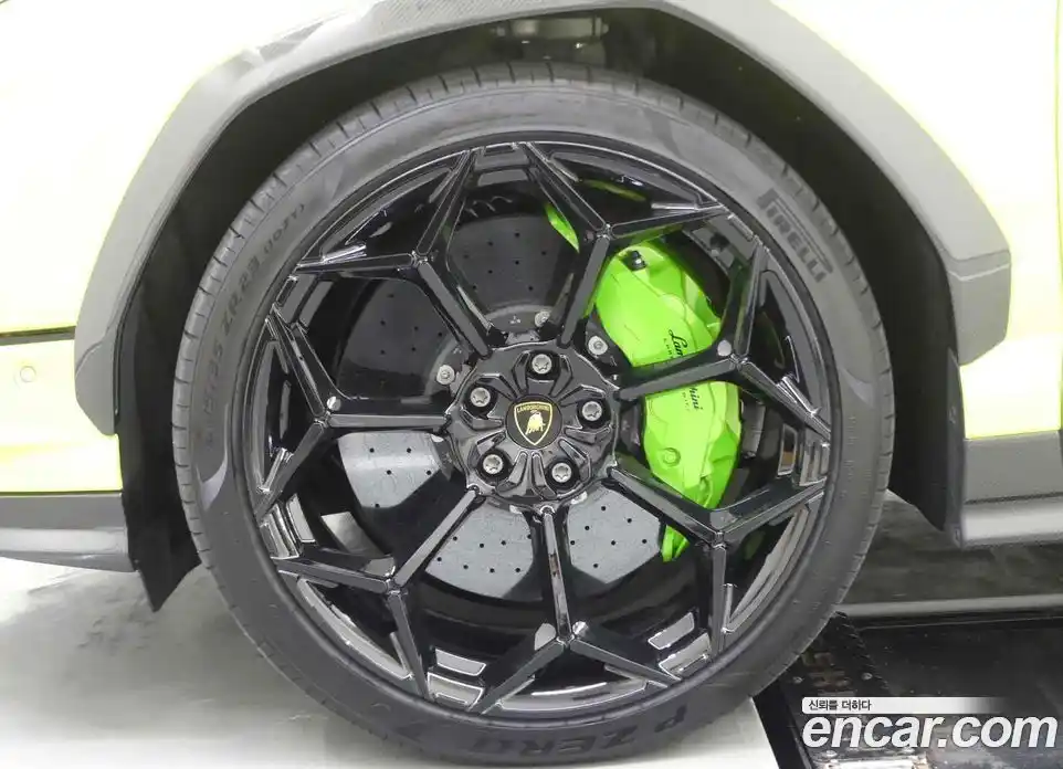 Lamborghini Urus 2024 4.0 гидро, фото 10