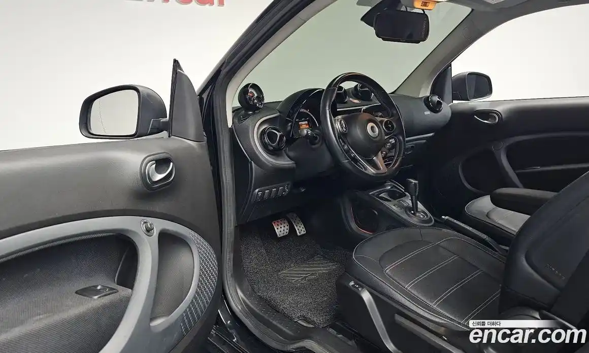 Smart Fortwo 2018 1.5 автомат (гидро), фото 12 Smart Fortwo 2018 1.5 автомат (гидро), фото 12