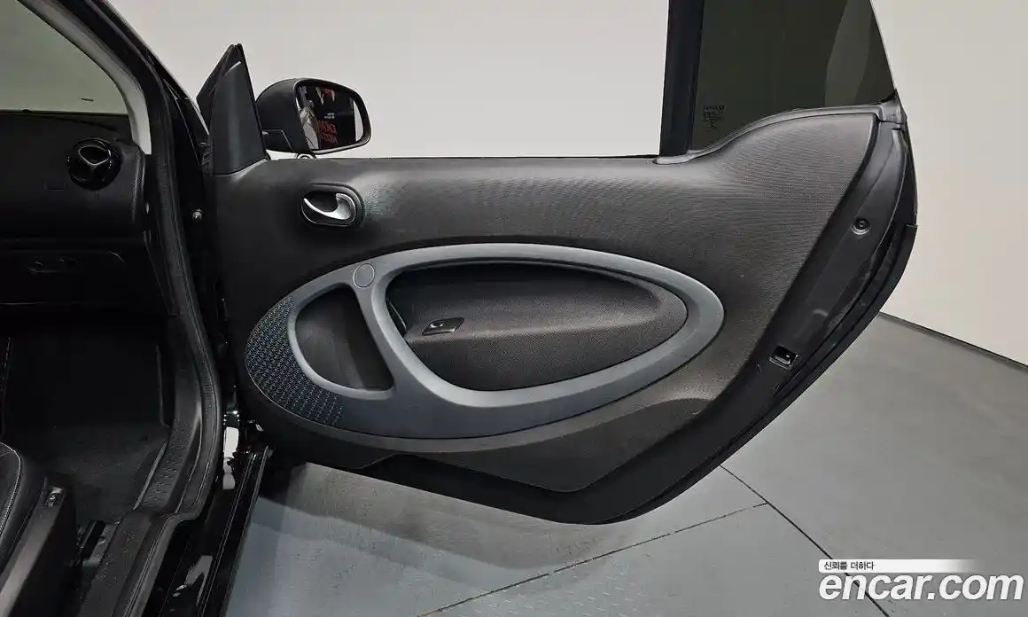Smart Fortwo 2018 1.5 автомат (гидро), фото 13 Smart Fortwo 2018 1.5 автомат (гидро), фото 13