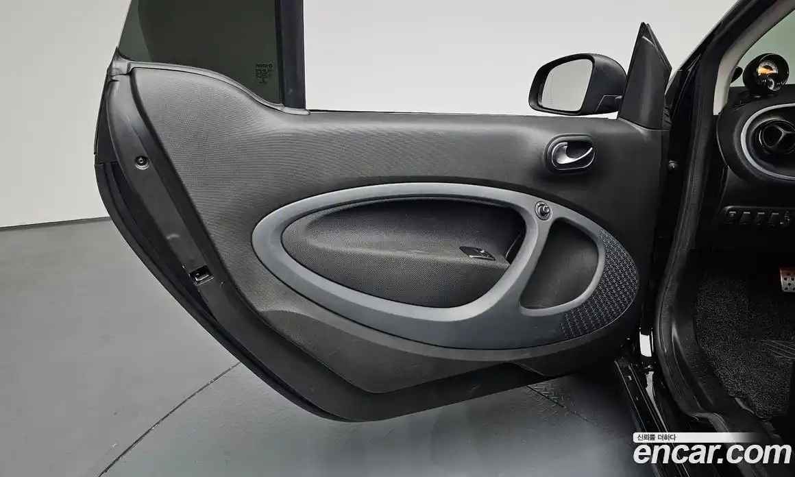 Smart Fortwo 2018 1.5 автомат (гидро), фото 14 Smart Fortwo 2018 1.5 автомат (гидро), фото 14