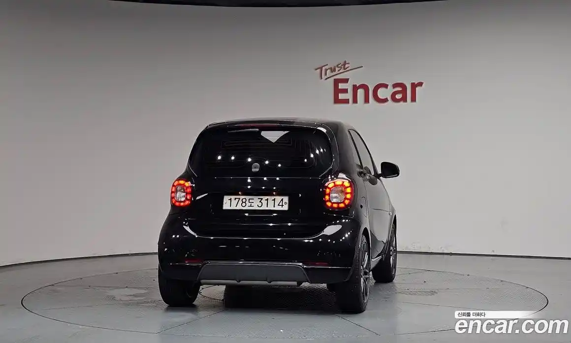 Smart Fortwo 2018 1.5 автомат (гидро), фото 3 Smart Fortwo 2018 1.5 автомат (гидро), фото 3