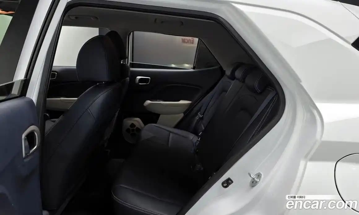 Hyundai Venue 2022 1.6 автомат (гидро), фото 12