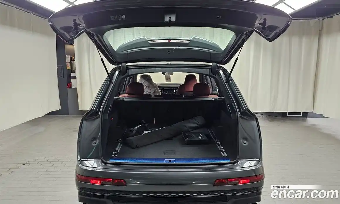 Audi SQ7 2026 4.0 автомат (гидро), фото 22