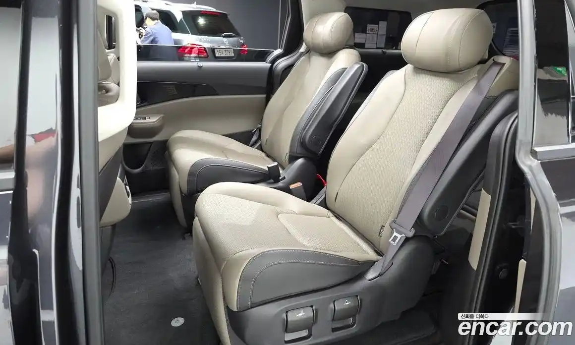 Kia Carnival 2024 1.6 автомат (гидро), фото 12