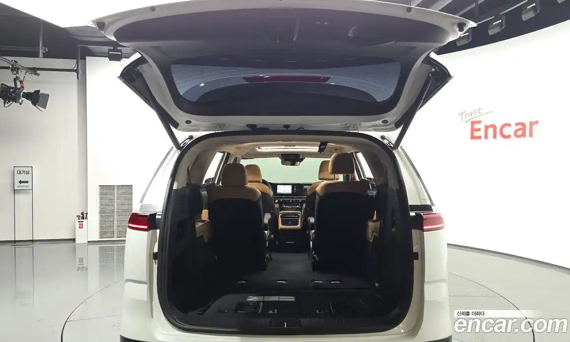 Kia Carnival 2023 2.2 автомат (гидро), фото 16