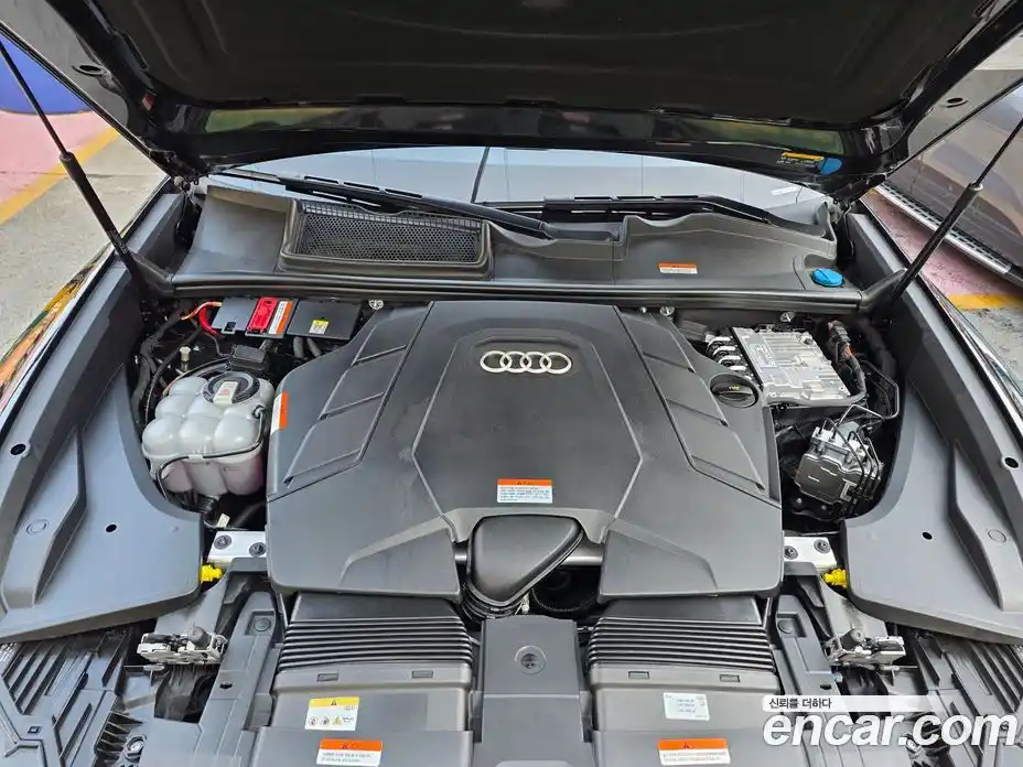 Audi Q8 2023 3.0 автомат (гидро), фото 20