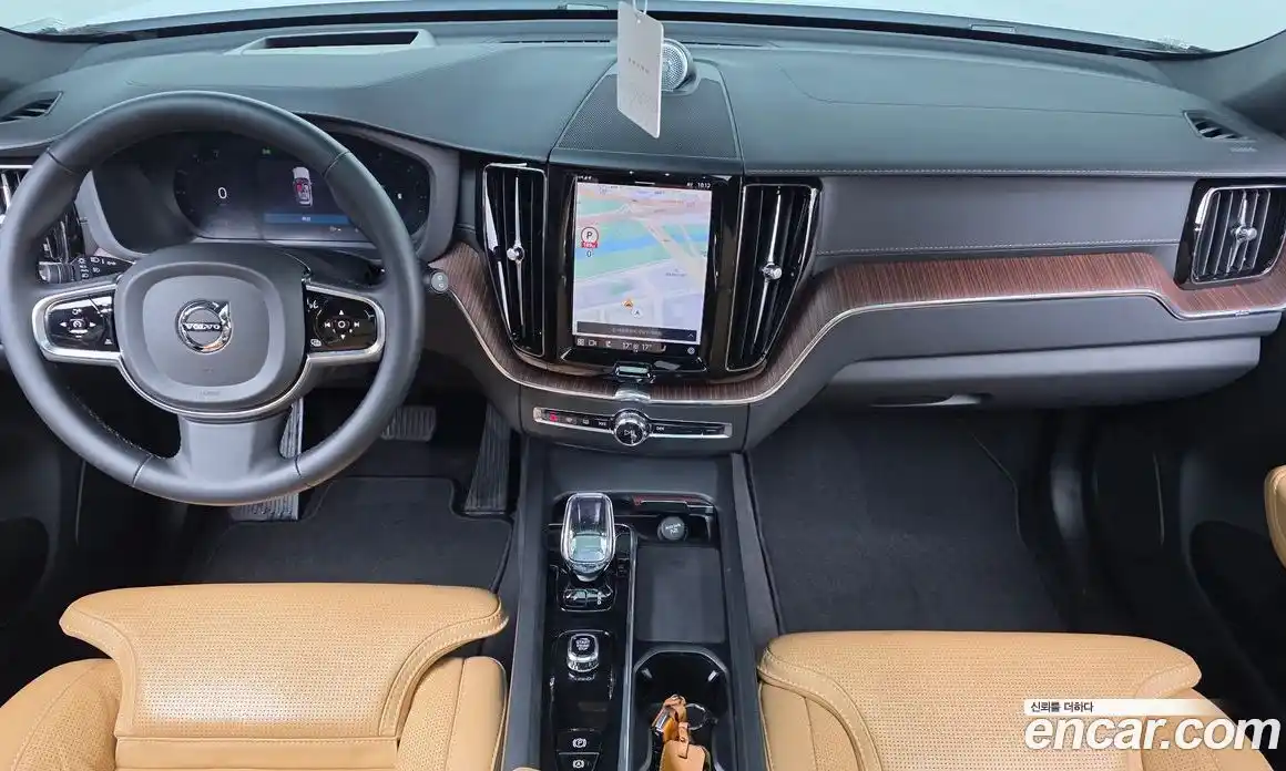 Volvo XC60 2023 2.0 автомат (гидро), фото 7