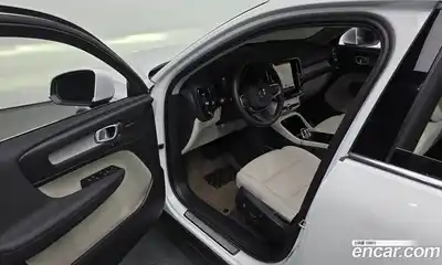 Volvo XC40 2024 2.0 автомат (гидро), миниатюра 12