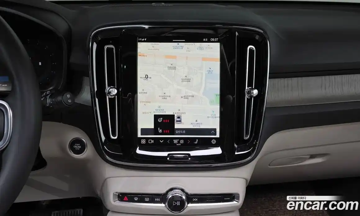 Volvo XC40 2024 2.0 автомат (гидро), фото 23