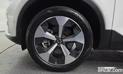 Volvo XC40 2024 2.0 автомат (гидро), миниатюра 4