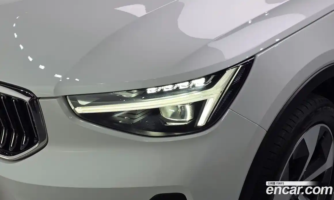 Volvo XC40 2024 2.0 автомат (гидро), фото 7