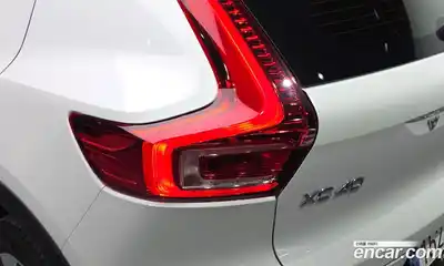 Volvo XC40 2024 2.0 автомат (гидро), миниатюра 8