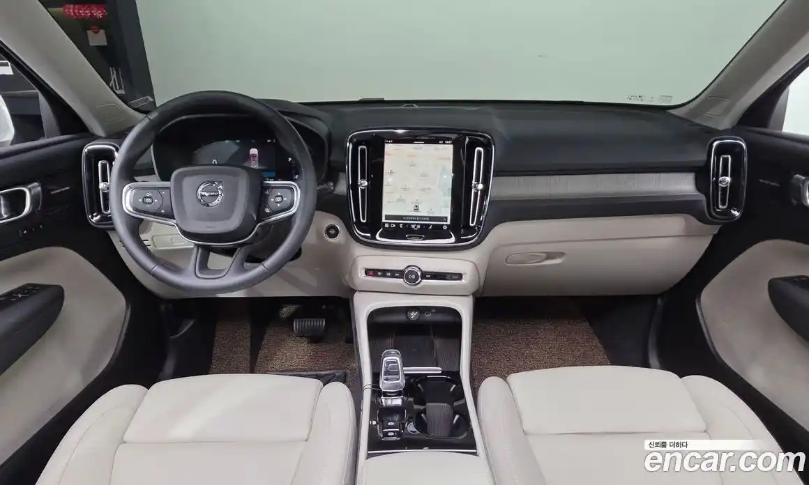 Volvo XC40 2024 2.0 автомат (гидро), фото 9