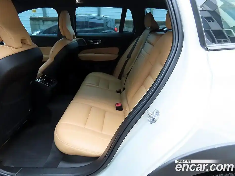 Volvo V60 2021 2.0 автомат (гидро), фото 6