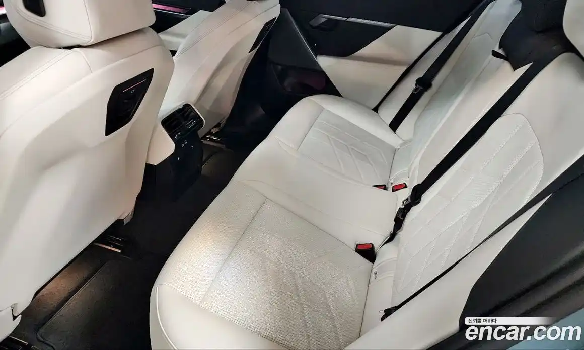 BMW 5 серия 2025 2.0 автомат (гидро), фото 11