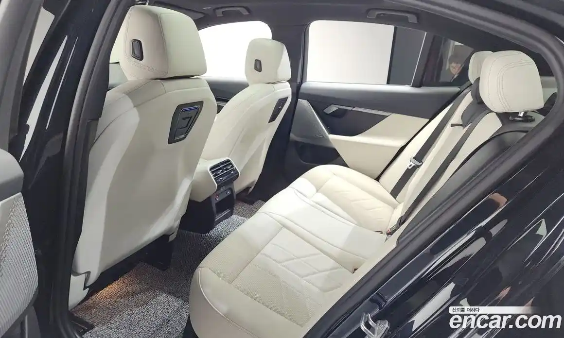 BMW 5 серия 2024 2.0 автомат (гидро), фото 25