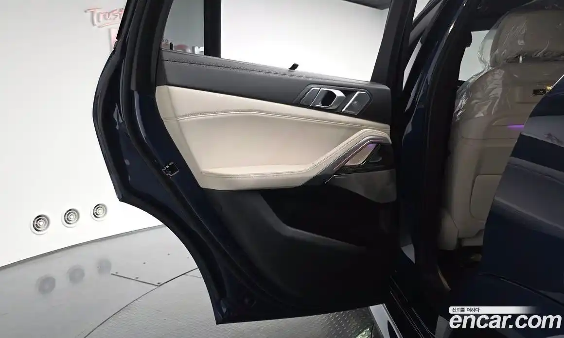 BMW X6 2023 4.4 автомат (гидро), фото 14