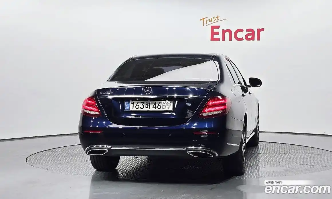 Mercedes-Benz E-Class 2019 1.9 автомат (гидро), фото 4