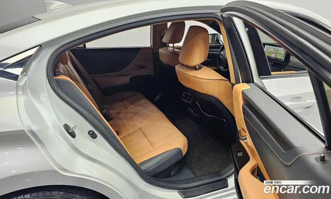 Lexus ES 2024 2.5 гидро, фото 18
