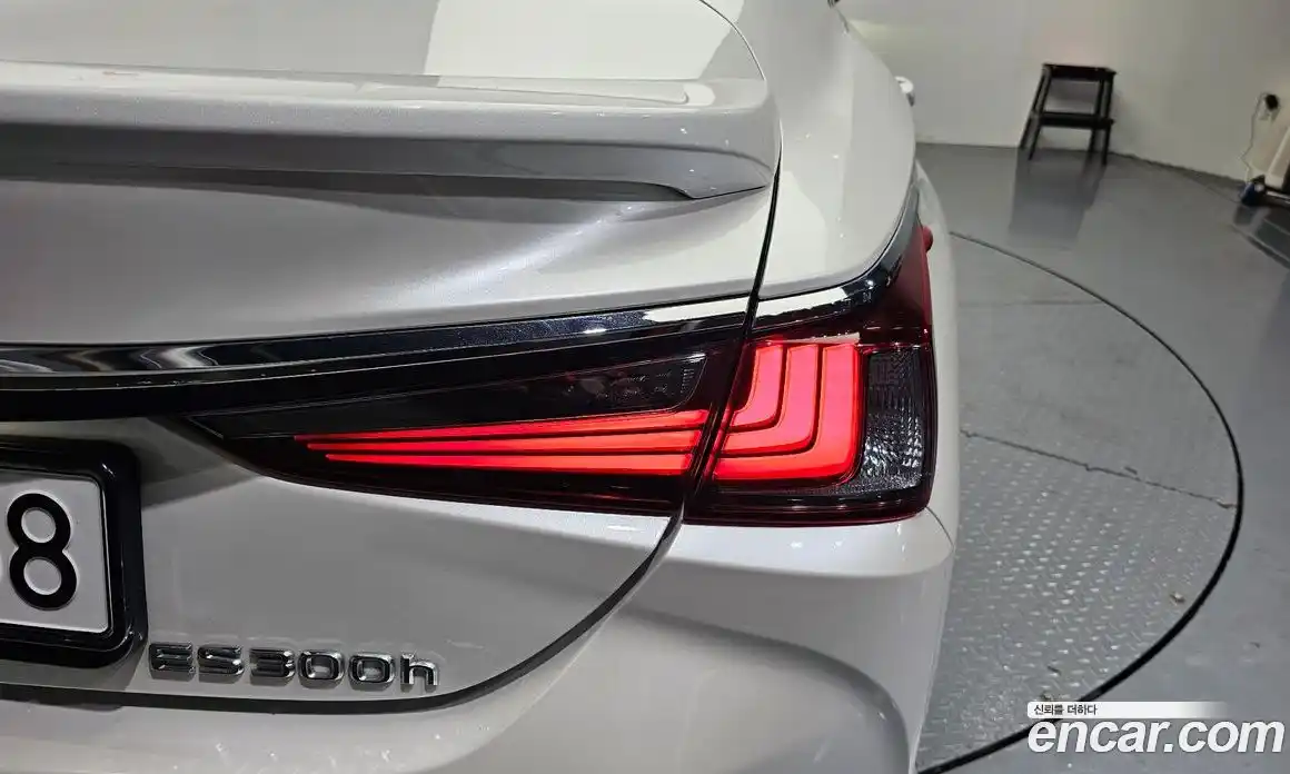 Lexus ES 2024 2.5 гидро, фото 9