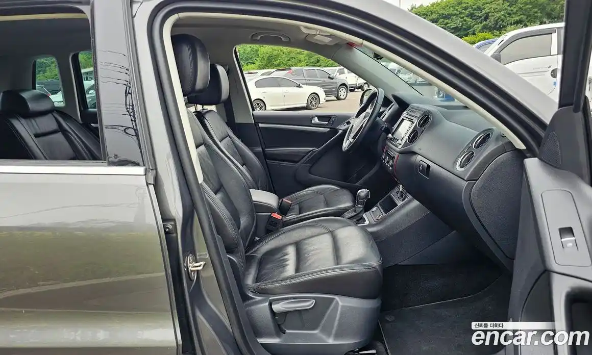 Volkswagen Tiguan 2015 2.0 автомат (гидро), фото 11