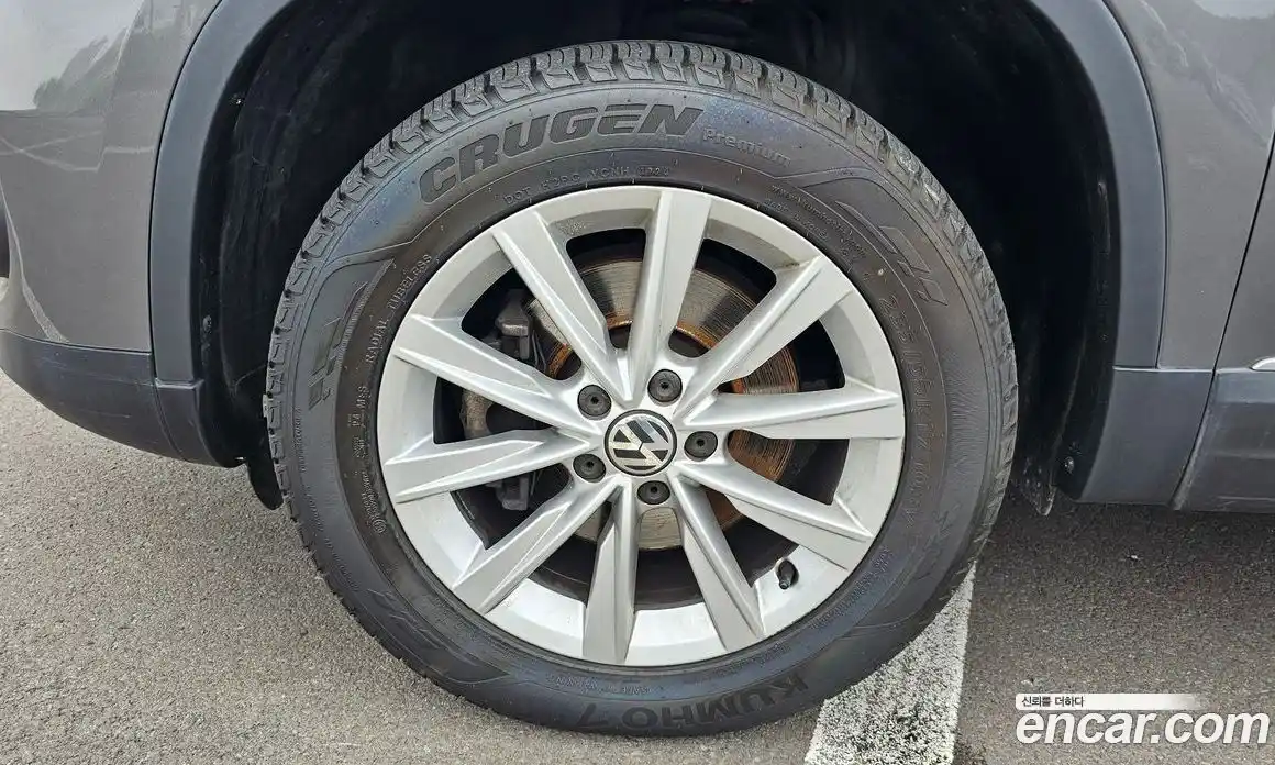 Volkswagen Tiguan 2015 2.0 автомат (гидро), фото 5