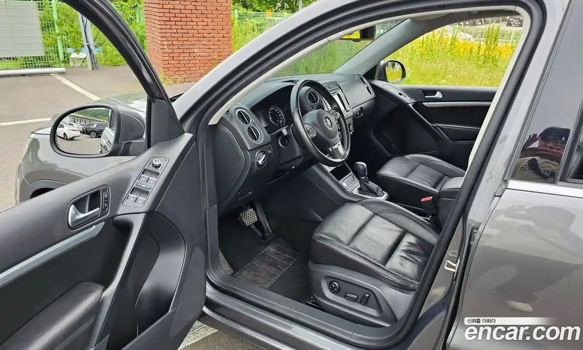 Volkswagen Tiguan 2015 2.0 автомат (гидро), фото 10