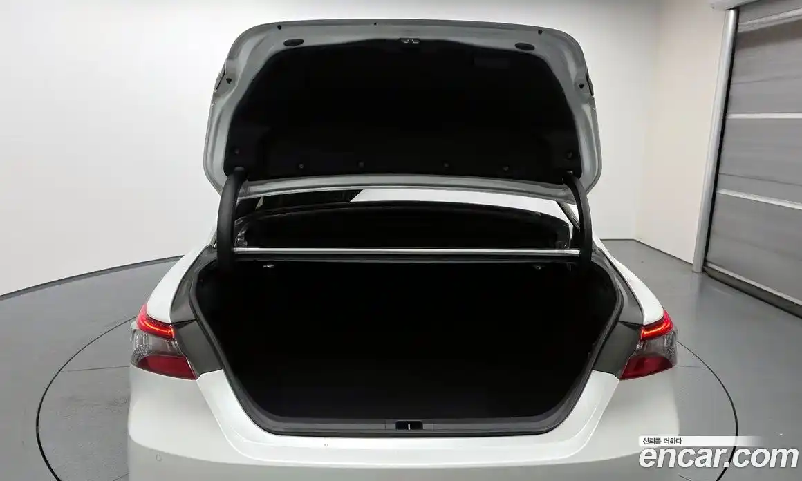 Toyota Camry 2021 2.5 гидро, фото 20