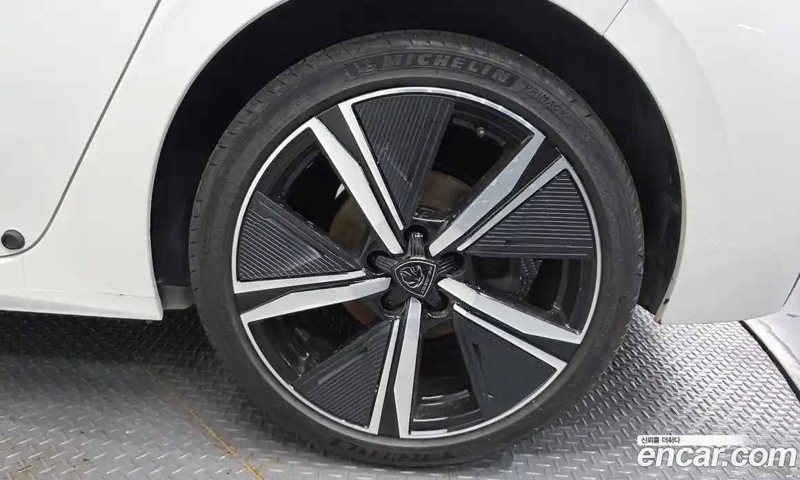 Peugeot 308 2023 1.5 автомат (гидро), фото 7
