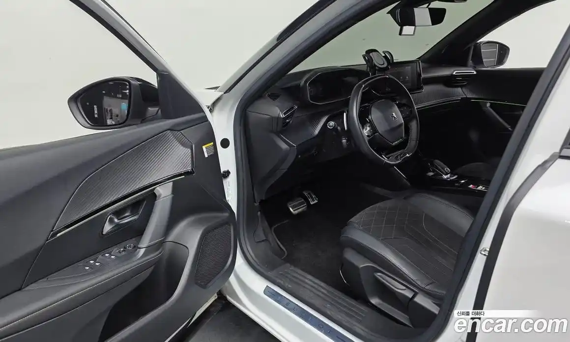 Peugeot 2008 2021 1.5 автомат (гидро), фото 13
