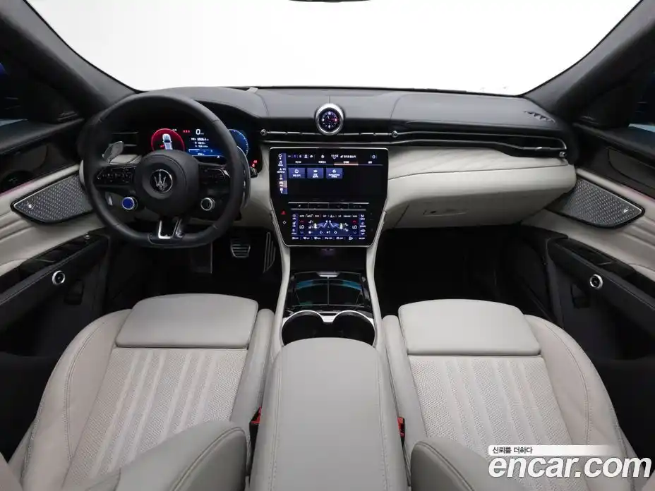 Maserati Grecale 2024 2.0 гидро, фото 7