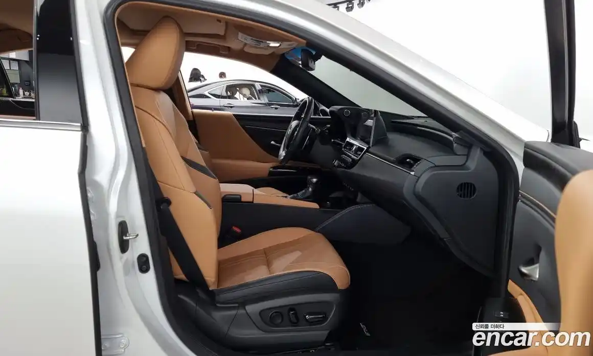 Lexus ES 2024 2.5 гидро, фото 11
