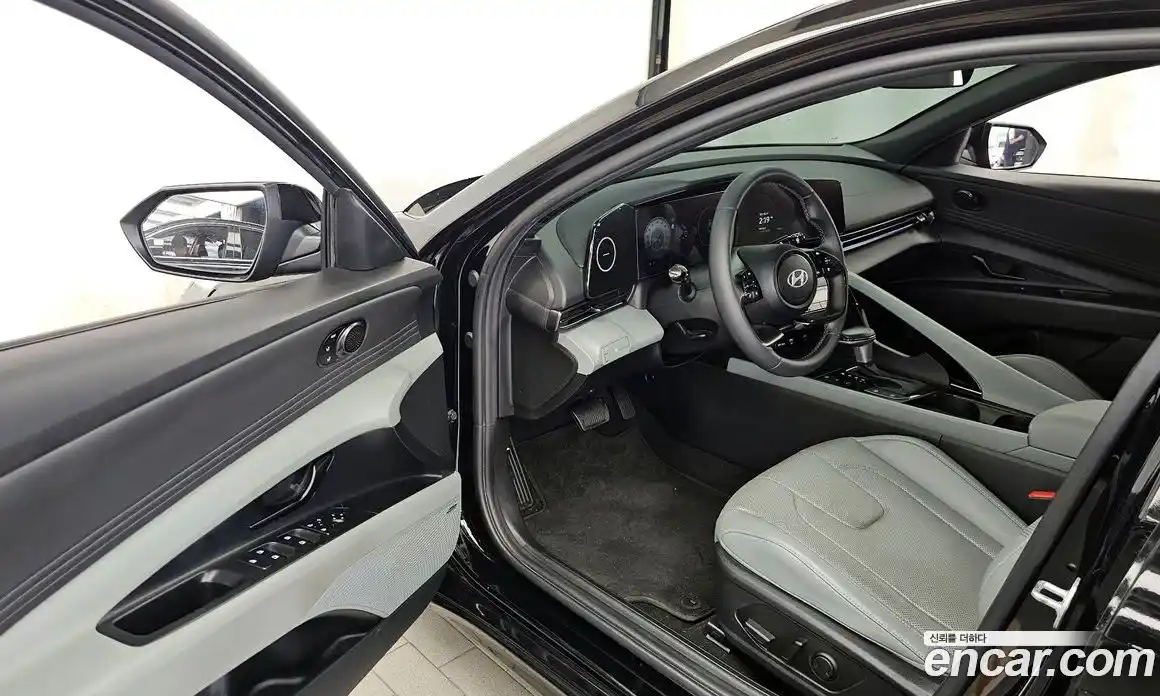 Hyundai Avante 2023 1.6 автомат (гидро), фото 12
