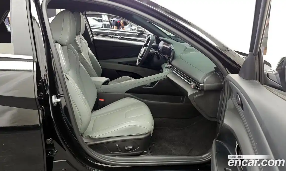 Hyundai Avante 2023 1.6 автомат (гидро), фото 16