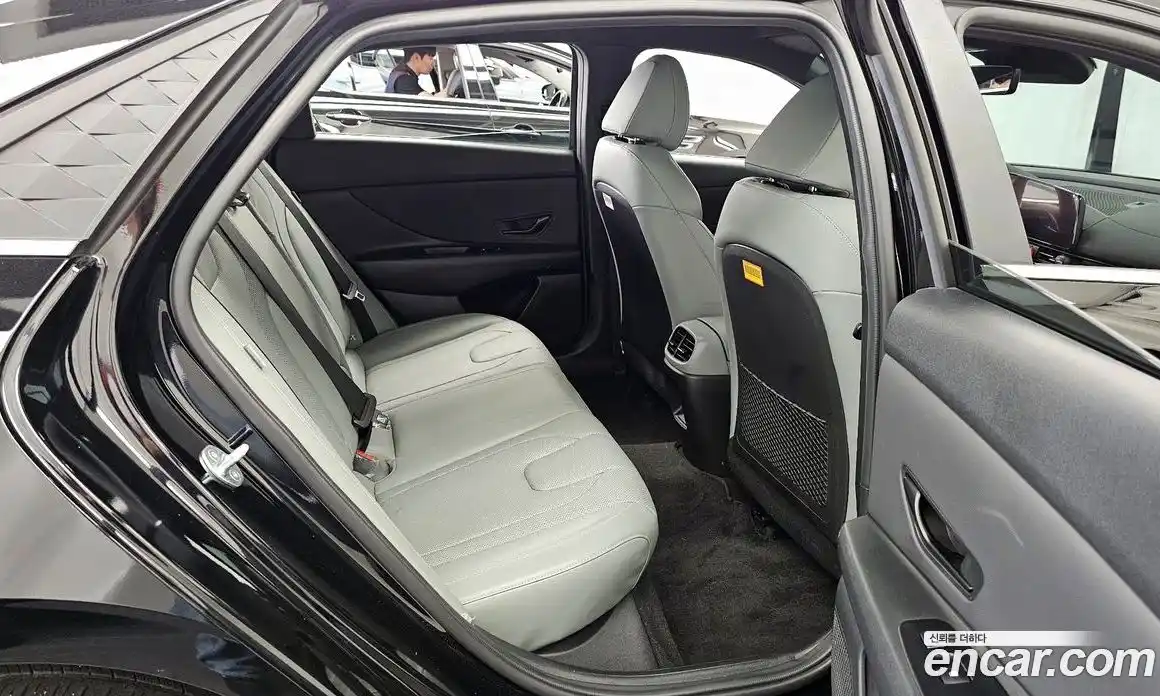 Hyundai Avante 2023 1.6 автомат (гидро), фото 17