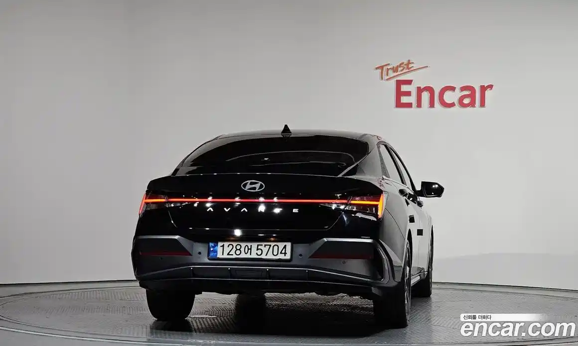 Hyundai Avante 2023 1.6 автомат (гидро), фото 3