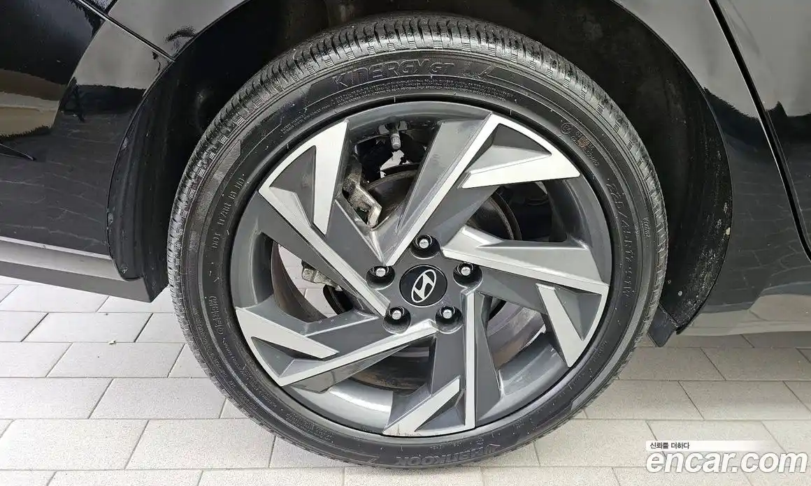 Hyundai Avante 2023 1.6 автомат (гидро), фото 4