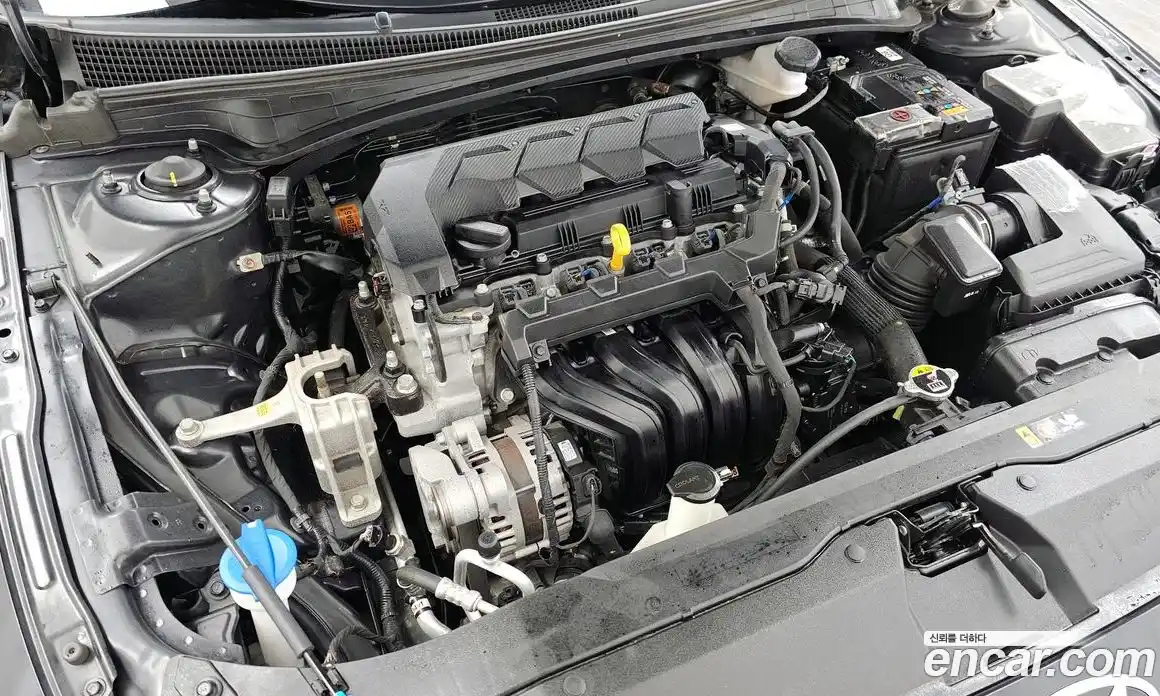 Hyundai Avante 2023 1.6 автомат (гидро), фото 5