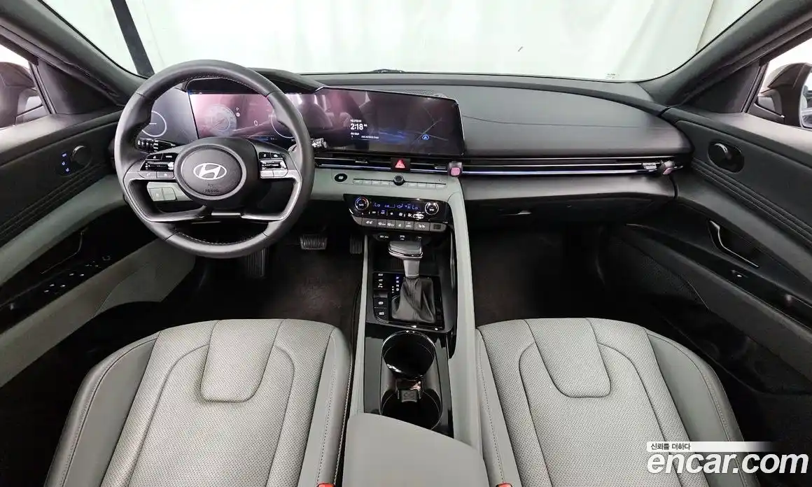 Hyundai Avante 2023 1.6 автомат (гидро), фото 9