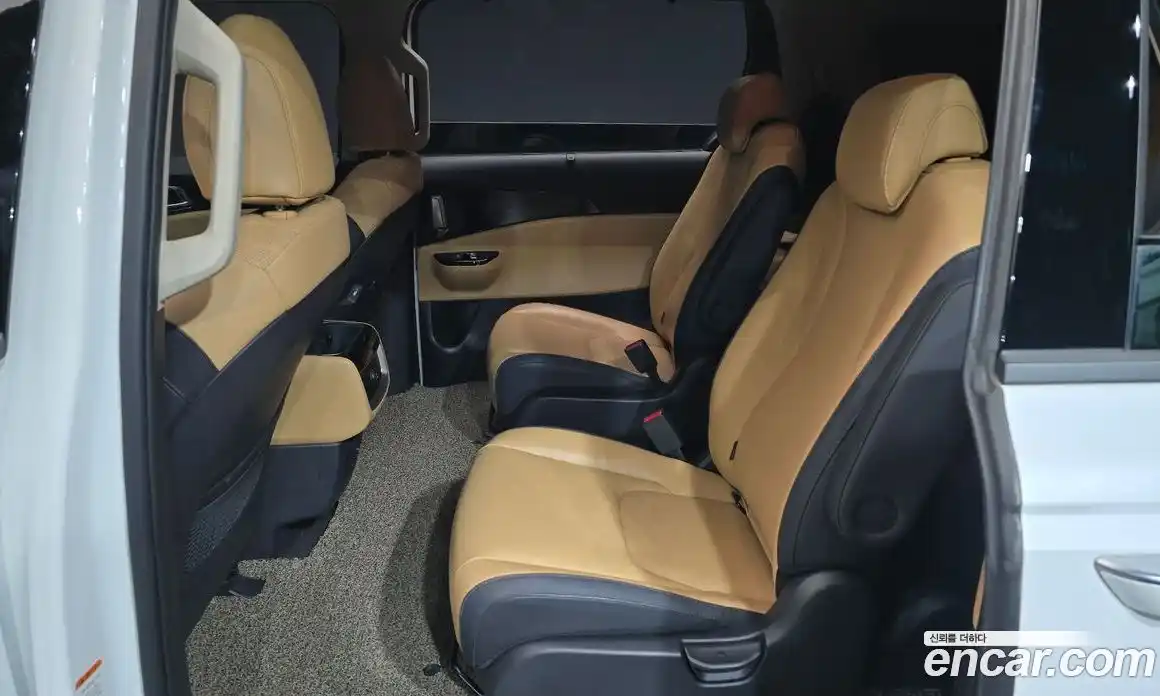 Kia Carnival 2023 2.2 автомат (гидро), фото 11