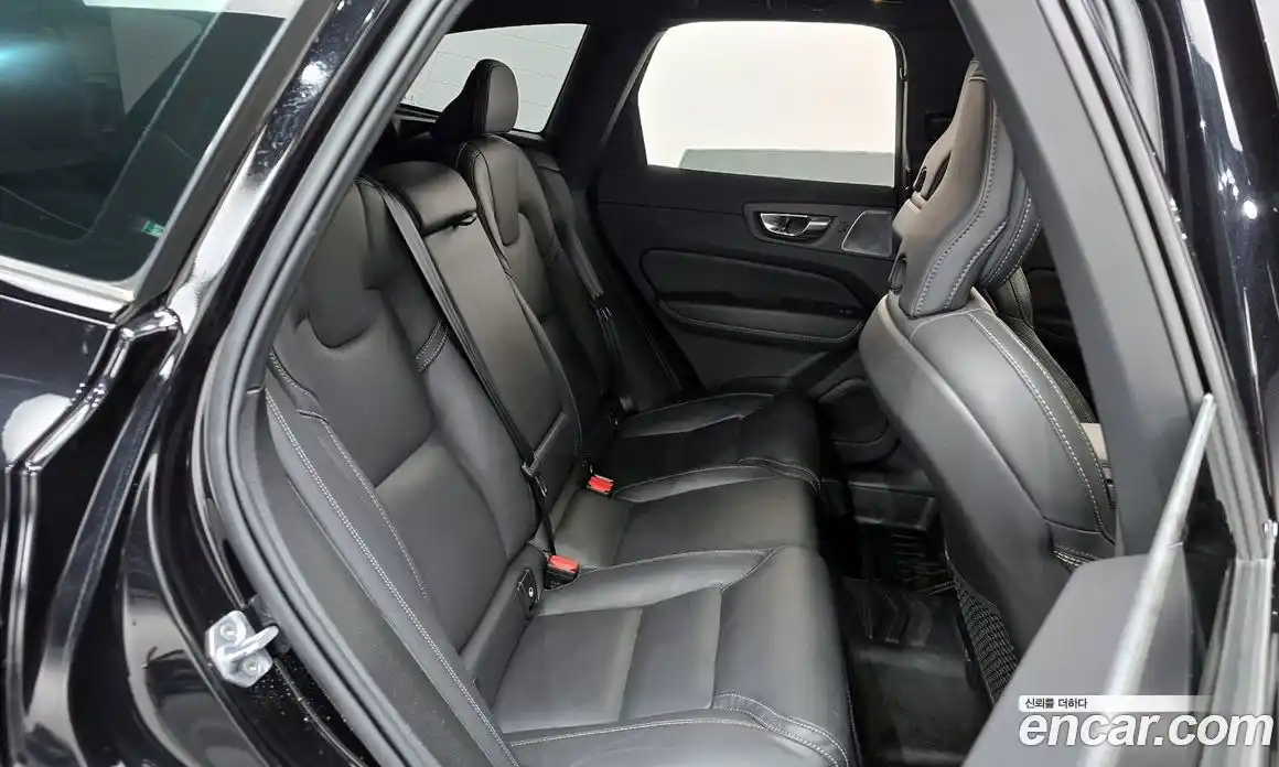 Volvo XC60 2022 2.0 автомат (гидро), фото 17