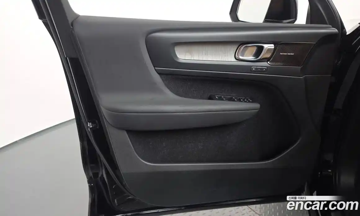 Volvo XC40 2020 2.0 автомат (гидро), фото 14