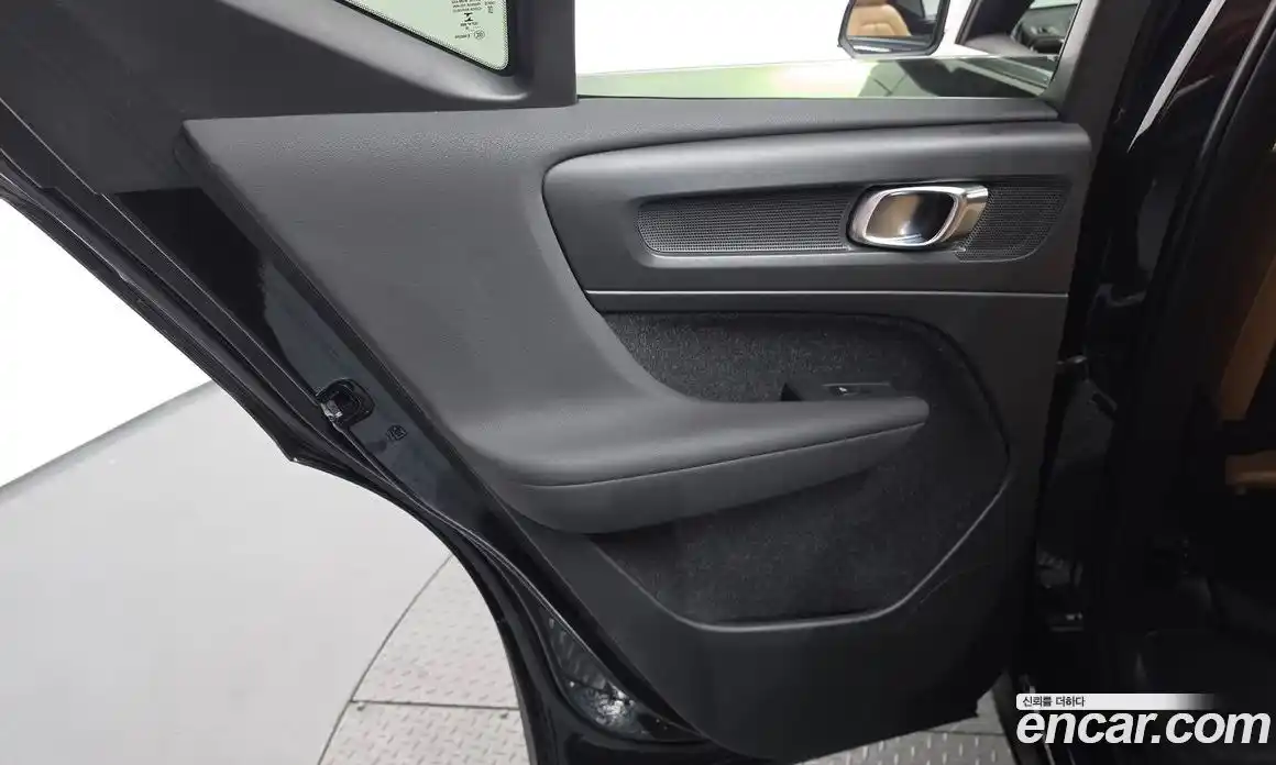 Volvo XC40 2020 2.0 автомат (гидро), фото 15