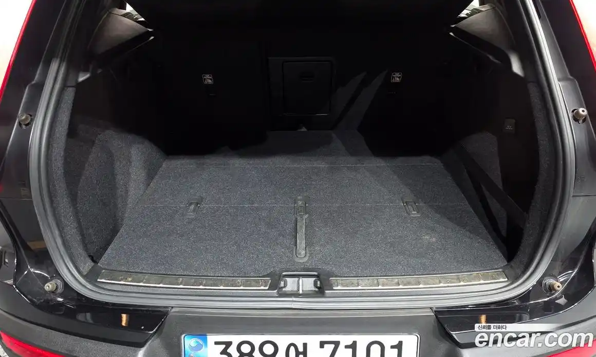 Volvo XC40 2020 2.0 автомат (гидро), фото 25