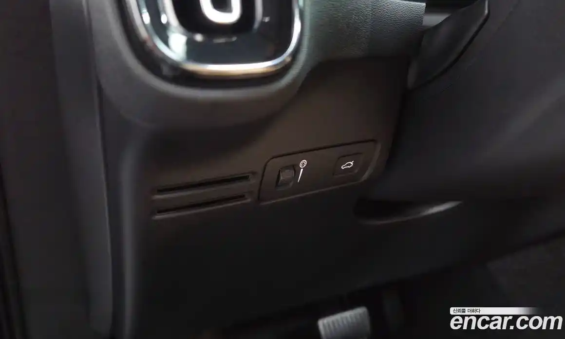 Volvo XC40 2020 2.0 автомат (гидро), фото 27